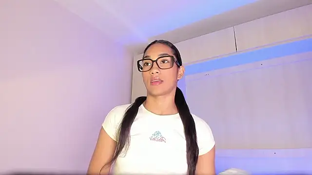 AnahiCollins online show from January 18, 2026, 11:36 am