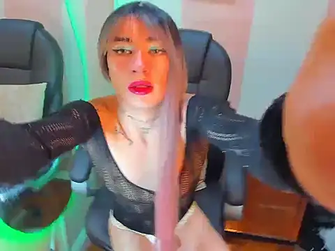 Mila Leon online show from November 13, 2025, 3:49 am