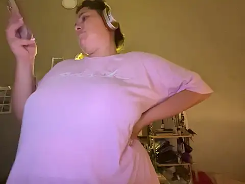 Snapshot of red_mini_fox chatting on October 3, 2025, 8:28 pm red mini fox online show from October 3, 2025, 8:28 pm