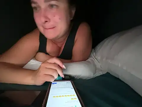 Snapshot of red_mini_fox chatting on October 5, 2025, 9:13 pm red mini fox online show from October 5, 2025, 9:13 pm