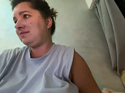 Snapshot of red_mini_fox chatting on October 7, 2025, 7:00 pm red mini fox online show from October 7, 2025, 7:00 pm