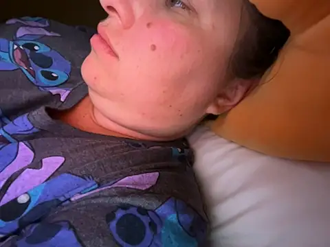 Snapshot of red_mini_fox chatting on October 14, 2025, 8:42 pm red mini fox online show from October 14, 2025, 8:42 pm