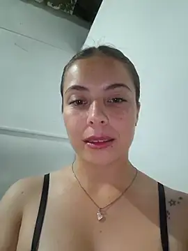 EmmaValencia  online show from May 9, 2026, 9:14 am