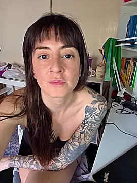 Snapshot of dandanbarr chatting on November 18, 2025, 4:22 pm dandanbarr online show from November 18, 2025, 4:22 pm