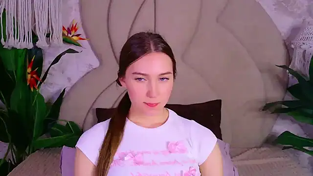 OliviaLay online show from January 14, 2026, 2:12 pm