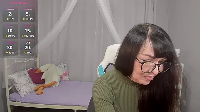 Snapshot of LindaRomero chatting on November 8, 2025, 10:04 am LindaRomero online show from November 8, 2025, 10:04 am