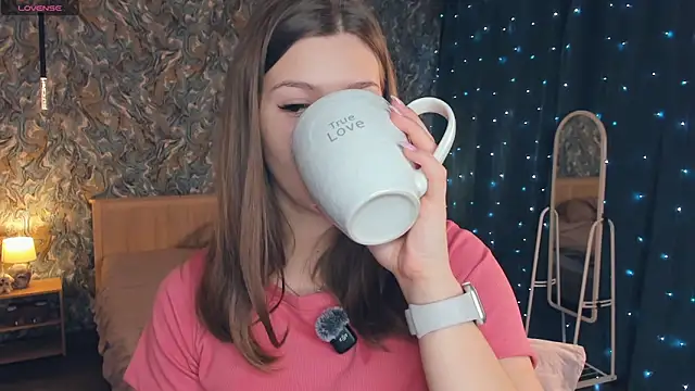 MondoNeko online show from December 5, 2025, 7:06 am