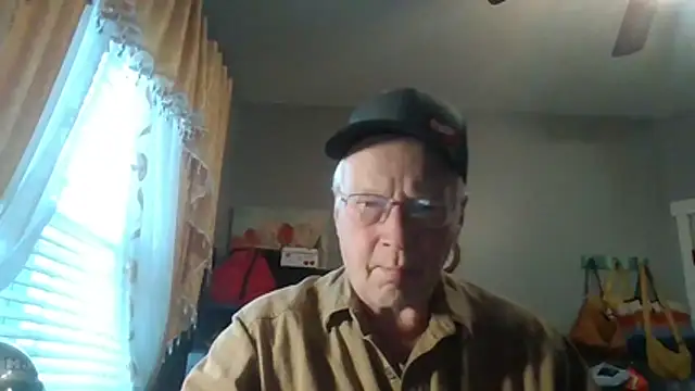 Snapshot of Farmall400 chatting on December 15, 2025, 2:32 pm Farmall400 online show from December 15, 2025, 2:32 pm