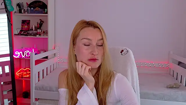 MysticRoxanne online show from January 7, 2026, 10:18 am