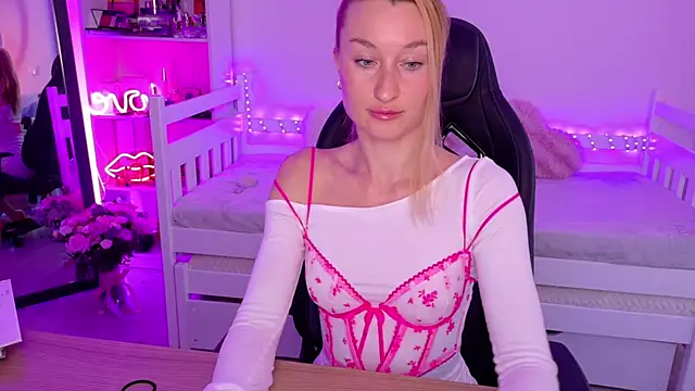 MysticRoxanne online show from January 14, 2026, 1:39 pm