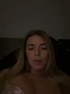 EllieEllxx online show from October 4, 2025, 6:50 pm