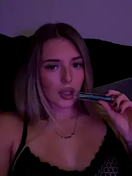 EllieEllxx online show from October 12, 2025, 8:19 pm