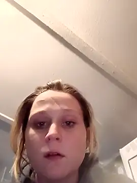 Queen2454 online show from February 13, 2026, 6:15 pm