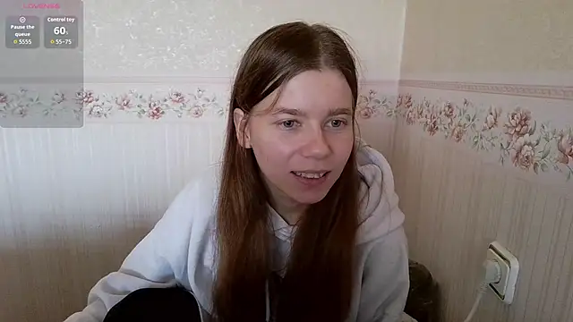 0nlyLola online show from November 6, 2025, 8:04 am