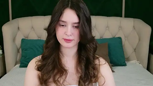 Snapshot of EvaSwen chatting on April 18, 2026, 7:18 pm EvaSwen online show from April 18, 2026, 7:18 pm