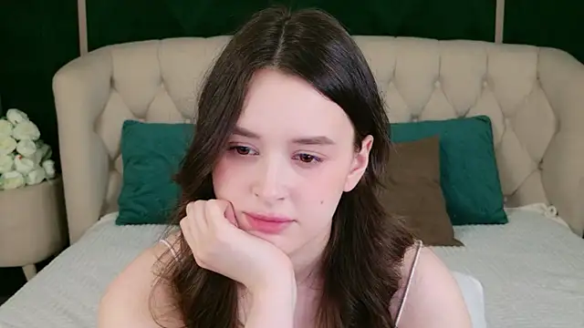 Snapshot of EvaSwen chatting on April 18, 2026, 7:58 pm EvaSwen online show from April 18, 2026, 7:58 pm