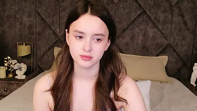 Snapshot of EvaSwen chatting on April 19, 2026, 6:10 pm EvaSwen online show from April 19, 2026, 6:10 pm
