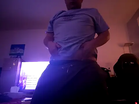 stivi2526 online show from December 17, 2025, 9:43 pm