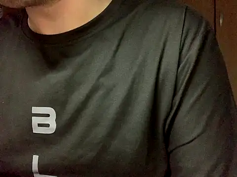 Snapshot of cazzo18cm3 chatting on November 30, 2025, 6:34 pm cazzo18cm3 online show from November 30, 2025, 6:34 pm