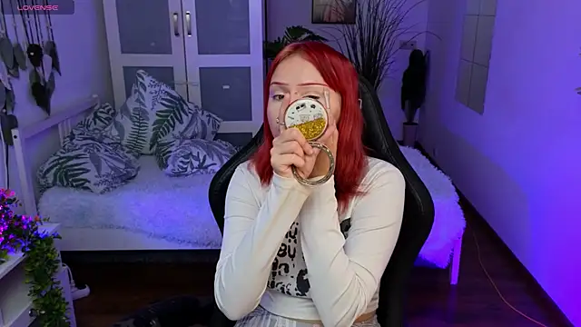 kitten murray  online show from October 5, 2025, 5:28 am