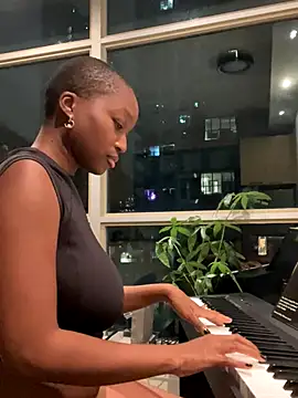 Snapshot of tia___fox chatting on October 31, 2025, 7:09 am tia fox online show from October 31, 2025, 7:09 am