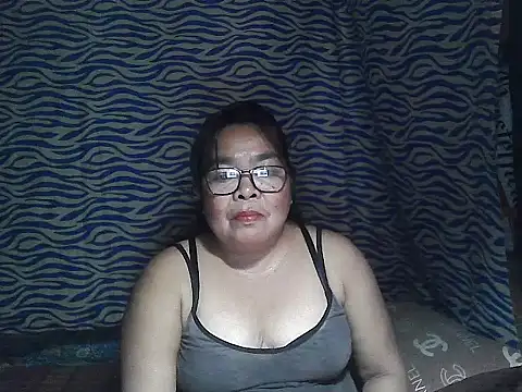 Snapshot of cris_tita chatting on February 1, 2026, 1:53 pm cris tita online show from February 1, 2026, 1:53 pm