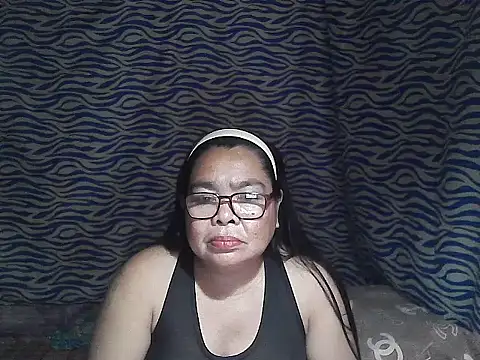 Snapshot of cris_tita chatting on February 10, 2026, 4:22 pm cris tita online show from February 10, 2026, 4:22 pm