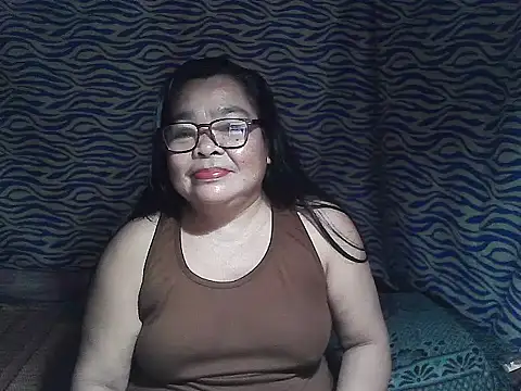 Snapshot of cris_tita chatting on February 11, 2026, 12:32 pm cris tita online show from February 11, 2026, 12:32 pm
