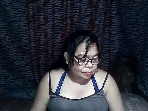 Snapshot of cris_tita chatting on February 14, 2026, 12:24 pm cris tita online show from February 14, 2026, 12:24 pm