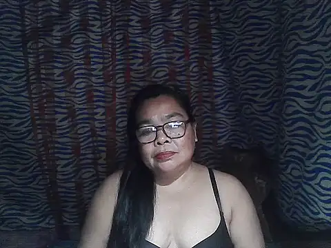 Snapshot of cris_tita chatting on February 15, 2026, 12:03 pm cris tita online show from February 15, 2026, 12:03 pm