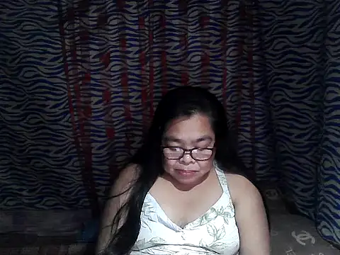 Snapshot of cris_tita chatting on February 16, 2026, 1:40 pm cris tita online show from February 16, 2026, 1:40 pm