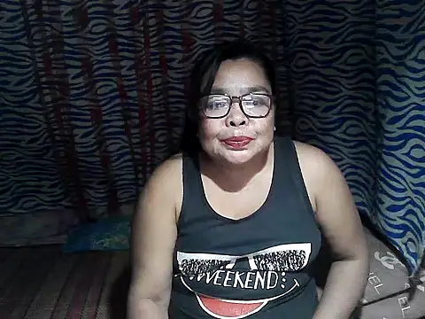 Snapshot of cris_tita chatting on February 18, 2026, 12:23 pm cris tita online show from February 18, 2026, 12:23 pm