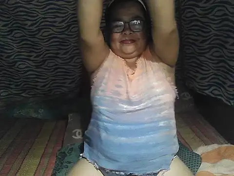 Snapshot of cris_tita chatting on February 20, 2026, 1:11 pm cris tita online show from February 20, 2026, 1:11 pm