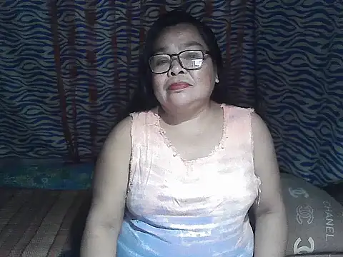 Snapshot of cris_tita chatting on February 22, 2026, 4:27 pm cris tita online show from February 22, 2026, 4:27 pm
