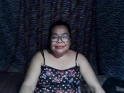 Snapshot of cris_tita chatting on February 24, 2026, 11:30 am cris tita online show from February 24, 2026, 11:30 am