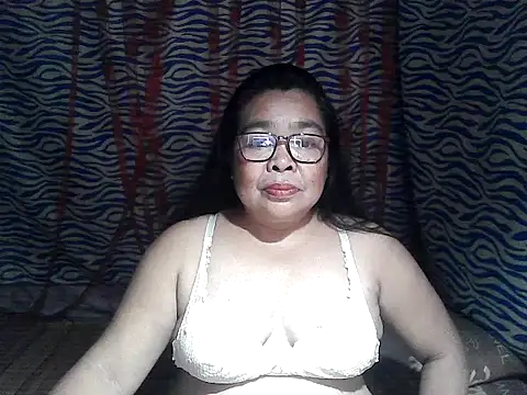 Snapshot of cris_tita chatting on February 26, 2026, 12:48 pm cris tita online show from February 26, 2026, 12:48 pm