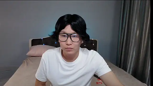 KaiChicken online show from October 12, 2025, 2:32 am