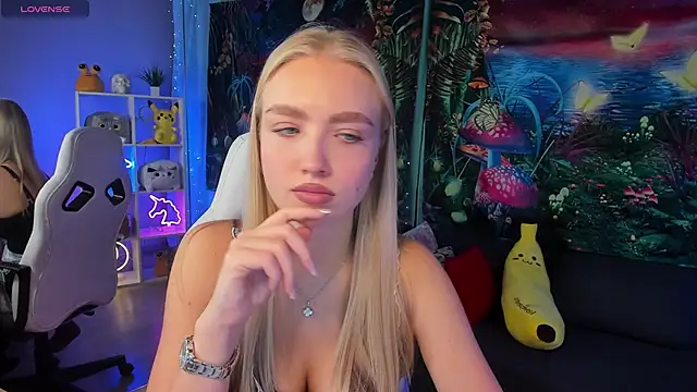 TessaGrays online show from October 28, 2025, 10:52 am