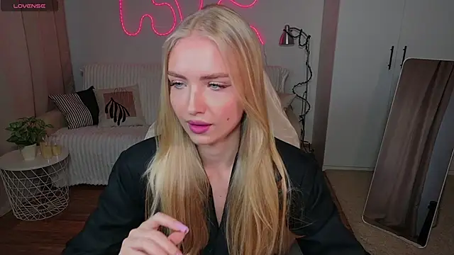 TessaGrays online show from April 4, 2026, 9:51 am