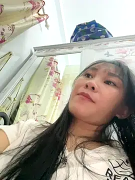 Ami-mi00 online show from October 15, 2025, 1:55 pm