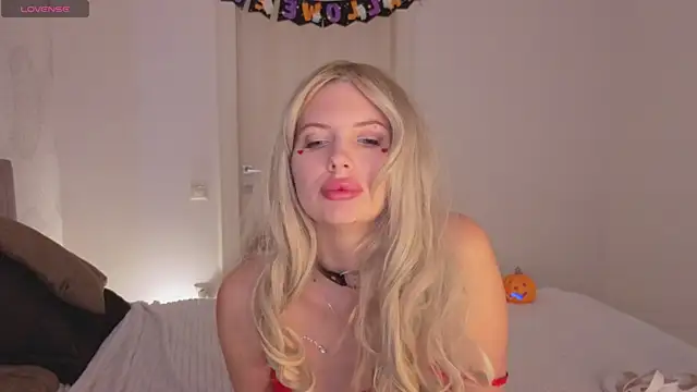 SweetCherryBlonde online show from November 3, 2025, 8:59 am