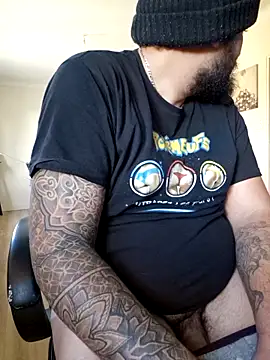 barbuesoum44 online show from October 25, 2025, 3:18 pm