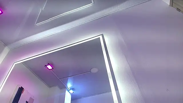 Gabriela milani online show from November 24, 2025, 7:13 pm