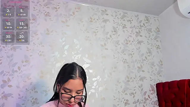 Luciaoregon online show from November 7, 2025, 1:22 pm