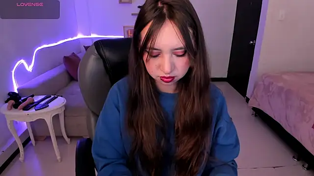 Scarlett  Cooper   online show from November 3, 2025, 11:33 am