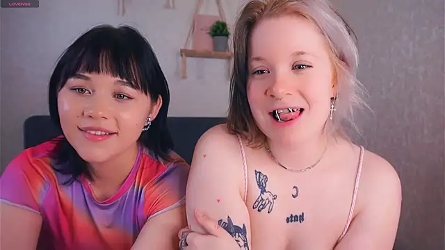 EviaVanveen online show from December 1, 2025, 7:35 am