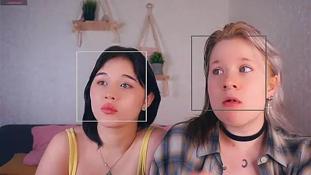 EviaVanveen online show from December 2, 2025, 7:36 am