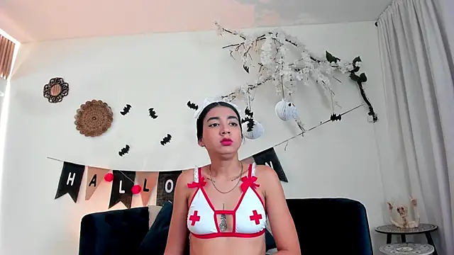 cloe taylor   online show from October 28, 2025, 5:11 am