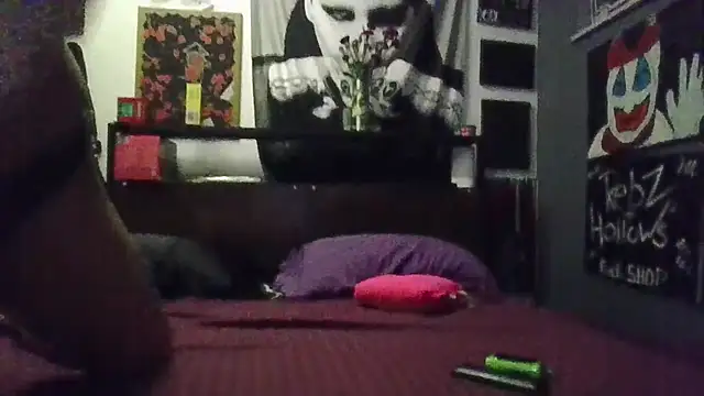 inkdhollow1 online show from November 3, 2025, 4:47 am