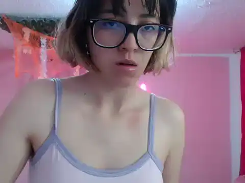 Snapshot of cristal_hills_19 chatting on October 21, 2025, 5:35 pm cristal hills 19 online show from October 21, 2025, 5:35 pm